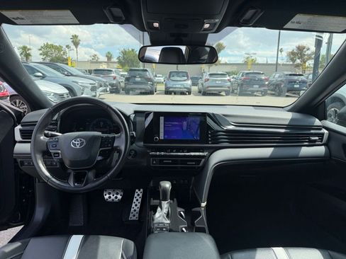 Used 2025 Toyota Camry SE image 33