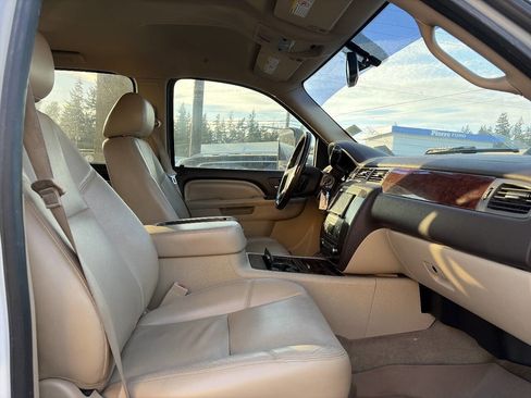 Used 2014 GMC Sierra 2500 Denali w/ Suspension Package, Off-Road image 9