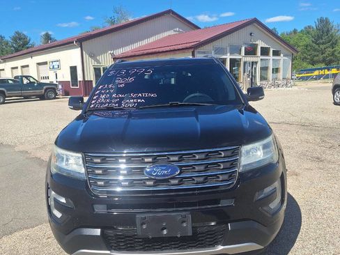 Used 2016 Ford Explorer XLT AWD/4WD image 2