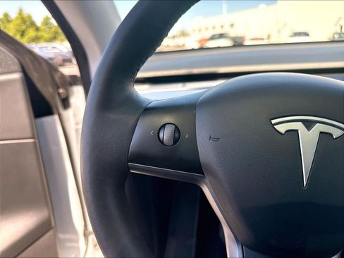 Used 2021 Tesla Model Y Long Range AWD/4WD image 13