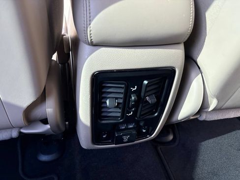 Used 2018 Jeep Grand Cherokee Limited RWD image 18
