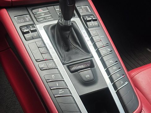 Used 2021 Porsche Macan Turbo AWD/4WD image 31