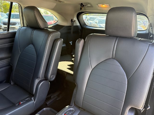 Used 2020 Toyota Highlander XLE AWD/4WD image 30