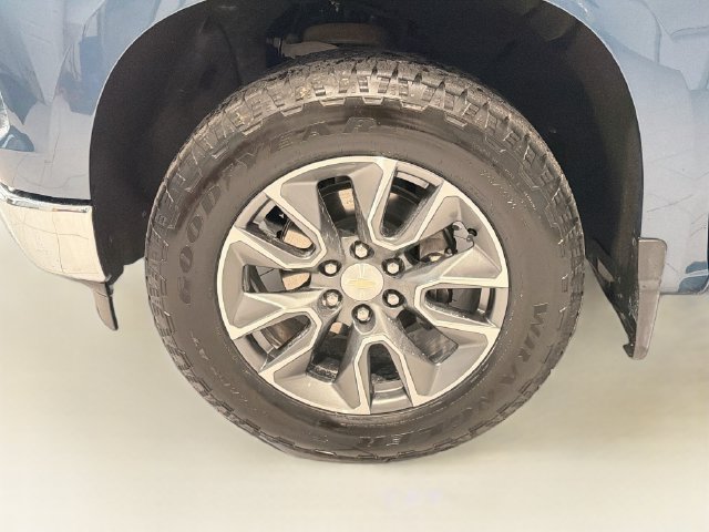 Used 2024 Chevrolet Silverado 1500 LT AWD/4WD image 25