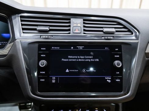 Certified 2024 Volkswagen Tiguan SE R-Line AWD/4WD image 22