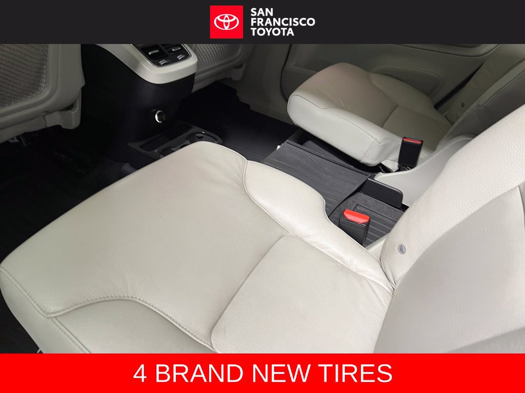 Used 2020 Volvo XC90 T6 Momentum w/ Protection Package Premier AWD/4WD image 17