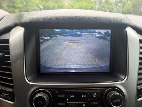 Used 2020 Chevrolet Suburban LT RWD image 32