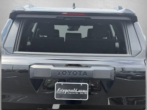 Used 2025 Toyota 4Runner SR5 AWD/4WD image 27