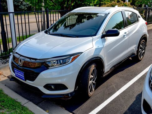 Used 2019 Honda HR-V Sport image 1