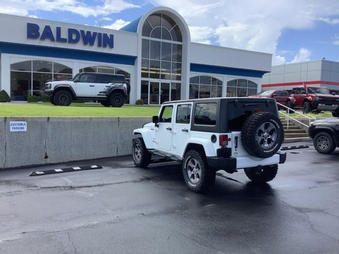 Used 2016 Jeep Wrangler Unlimited Sahara w/ Connectivity Group AWD/4WD image 5