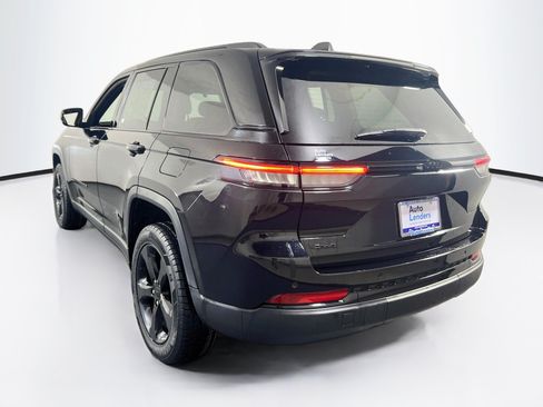 Used 2023 Jeep Grand Cherokee Altitude AWD/4WD image 7