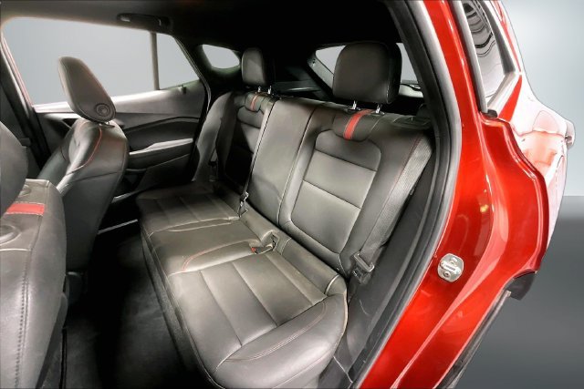 Used 2024 Chevrolet Trax RS w/ Sunroof Package FWD image 21
