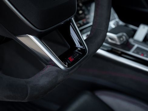 Certified 2024 Audi RS 6 performance AWD/4WD image 27