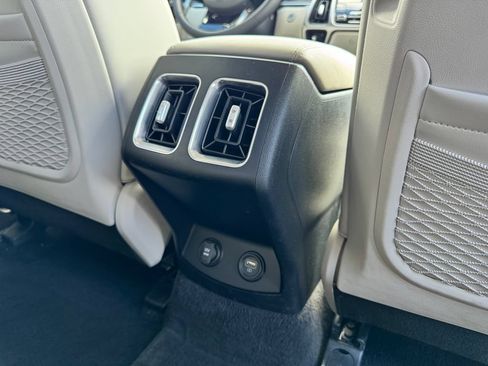 Used 2023 Kia Sorento EX w/ Panoramic Sunroof Package FWD image 14
