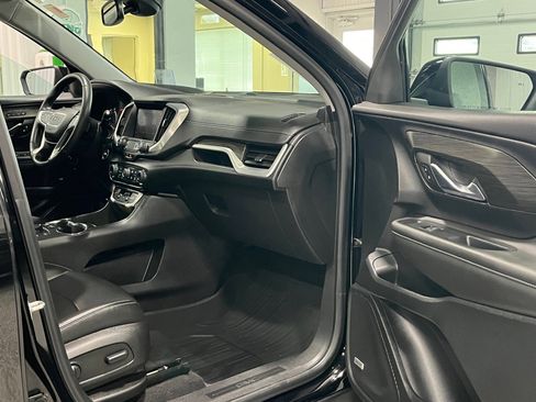 Used 2022 GMC Terrain SLT w/ Infotainment Package II image 9