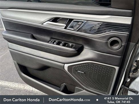 Used 2023 Jeep Wagoneer Series II image 12