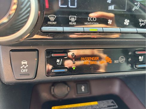Used 2020 Toyota RAV4 Limited FWD image 35