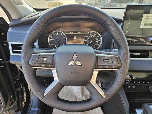 New 2026 Mitsubishi Outlander image 14