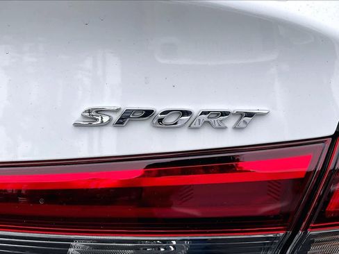 Used 2022 Honda Civic Sport image 9