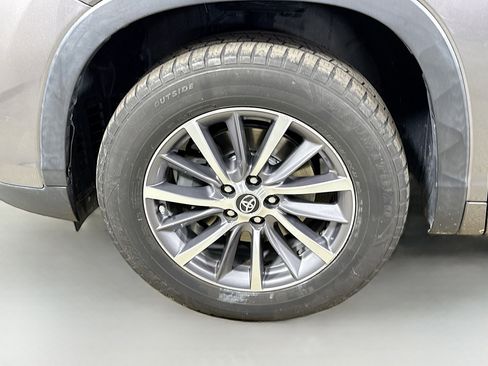 Used 2018 Toyota Highlander XLE image 38