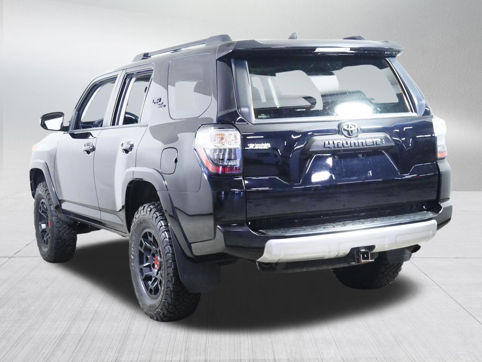 Used 2022 Toyota 4Runner TRD Off-Road Premium w/ TRD Black Wheel Package (TMS) AWD/4WD image 5