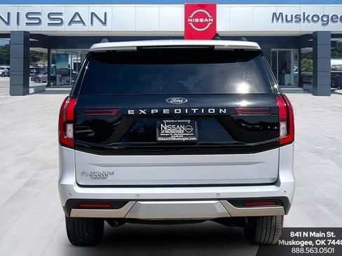 Used 2025 Ford Expedition Platinum AWD/4WD image 6