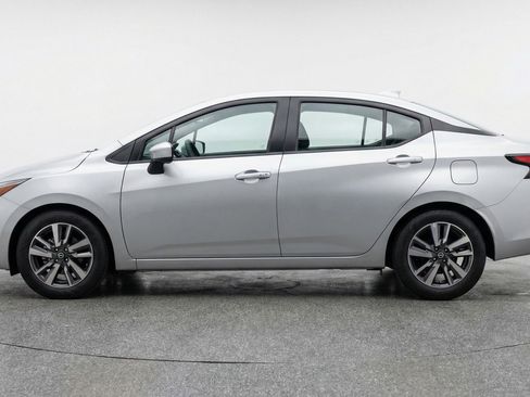 Used 2025 Nissan Versa SV FWD image 5