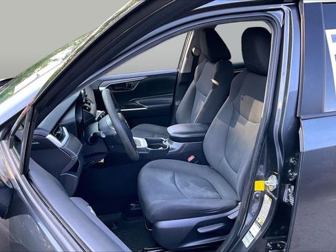 Certified 2020 Toyota RAV4 LE w/ All Weather Liner Package AWD/4WD image 9