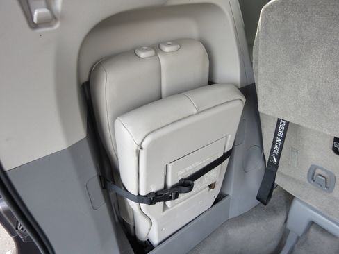 Used 2012 Toyota Sienna XLE image 43