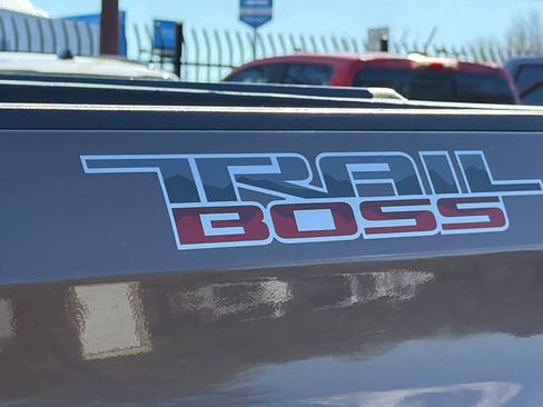 Used 2019 Chevrolet Silverado 1500 Custom Trail Boss w/ Custom Convenience Package image 18