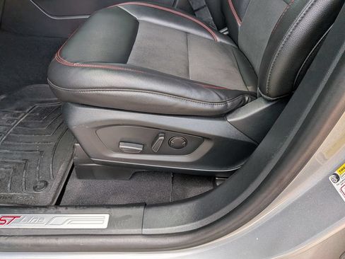 Used 2022 Ford Explorer ST-Line RWD image 18