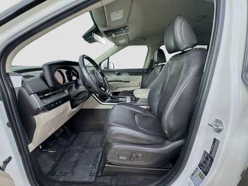 Used 2022 Kia Carnival LX FWD image 23