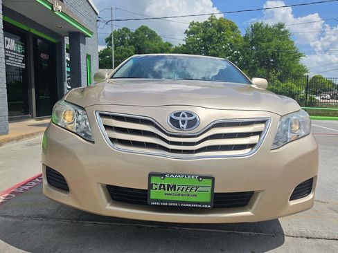 Used 2010 Toyota Camry LE image 57