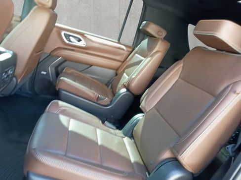 Used 2021 Chevrolet Suburban High Country AWD/4WD image 22