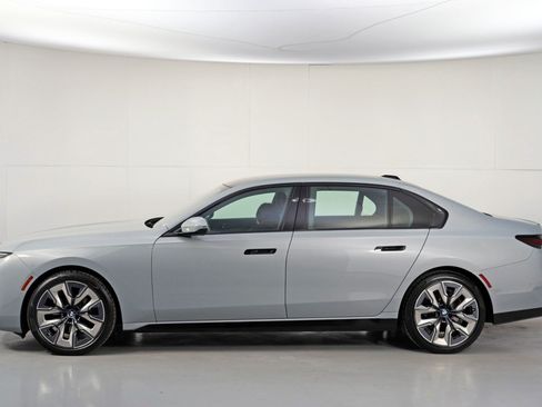 Used 2024 BMW 740i w/ Premium Package 2 RWD image 60