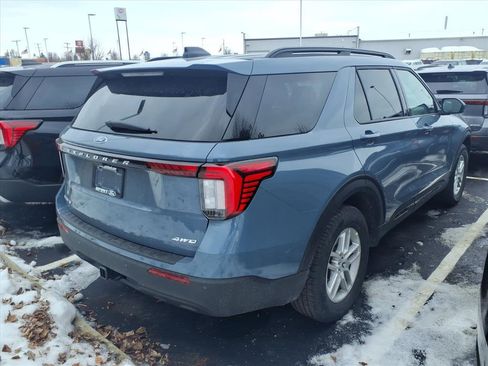 Used 2026 Ford Explorer Active AWD/4WD image 3