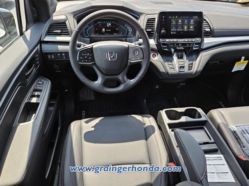 Used 2024 Honda Odyssey Sport image 11