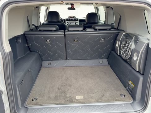 Used 2007 Toyota FJ Cruiser 2WD w/ Upgrade Pkg 2 image 27