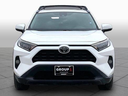 Used 2021 Toyota RAV4 XLE w/ Convenience Package FWD image 4