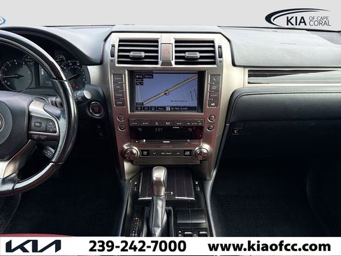 Used 2020 Lexus GX 460 Premium w/ Premium Package image 18