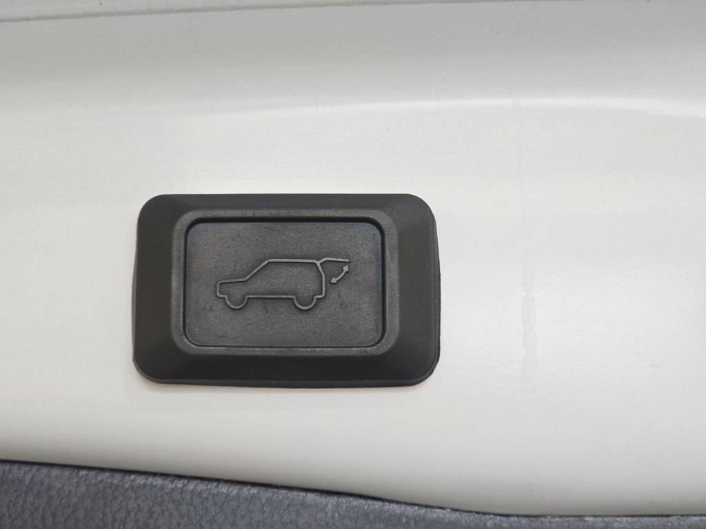 Used 2022 Toyota RAV4 XLE w/ Convenience Package FWD image 26