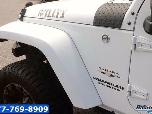 Used 2016 Jeep Wrangler Unlimited Sahara AWD/4WD image 9