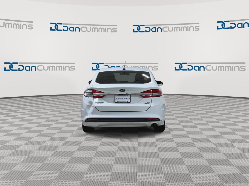 Used 2017 Ford Fusion SE FWD image 7