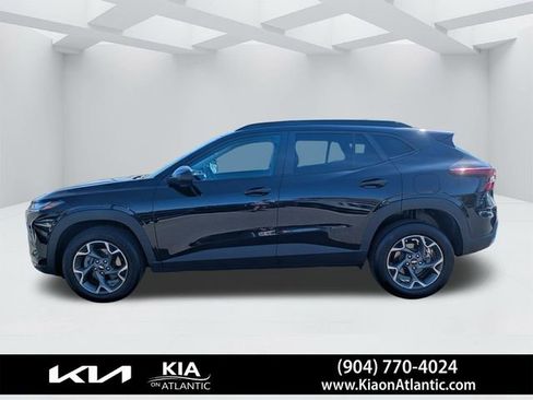 Used 2024 Chevrolet Trax LT FWD image 6