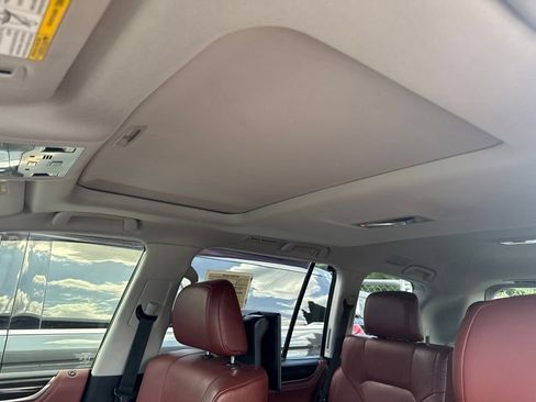 Used 2017 Lexus LX 570 4WD w/ Luxury Package image 4