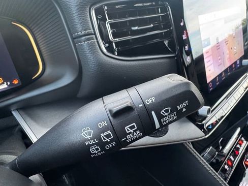 Used 2025 Jeep Wagoneer Series II image 12