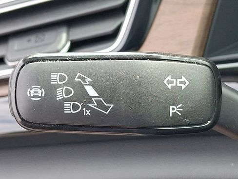 Used 2024 Volkswagen Atlas SE AWD/4WD image 25
