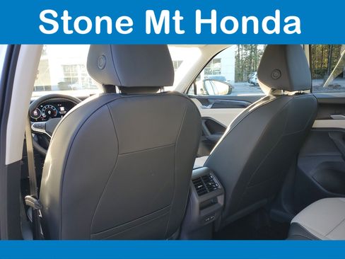 Used 2025 Volkswagen Tiguan SE image 11