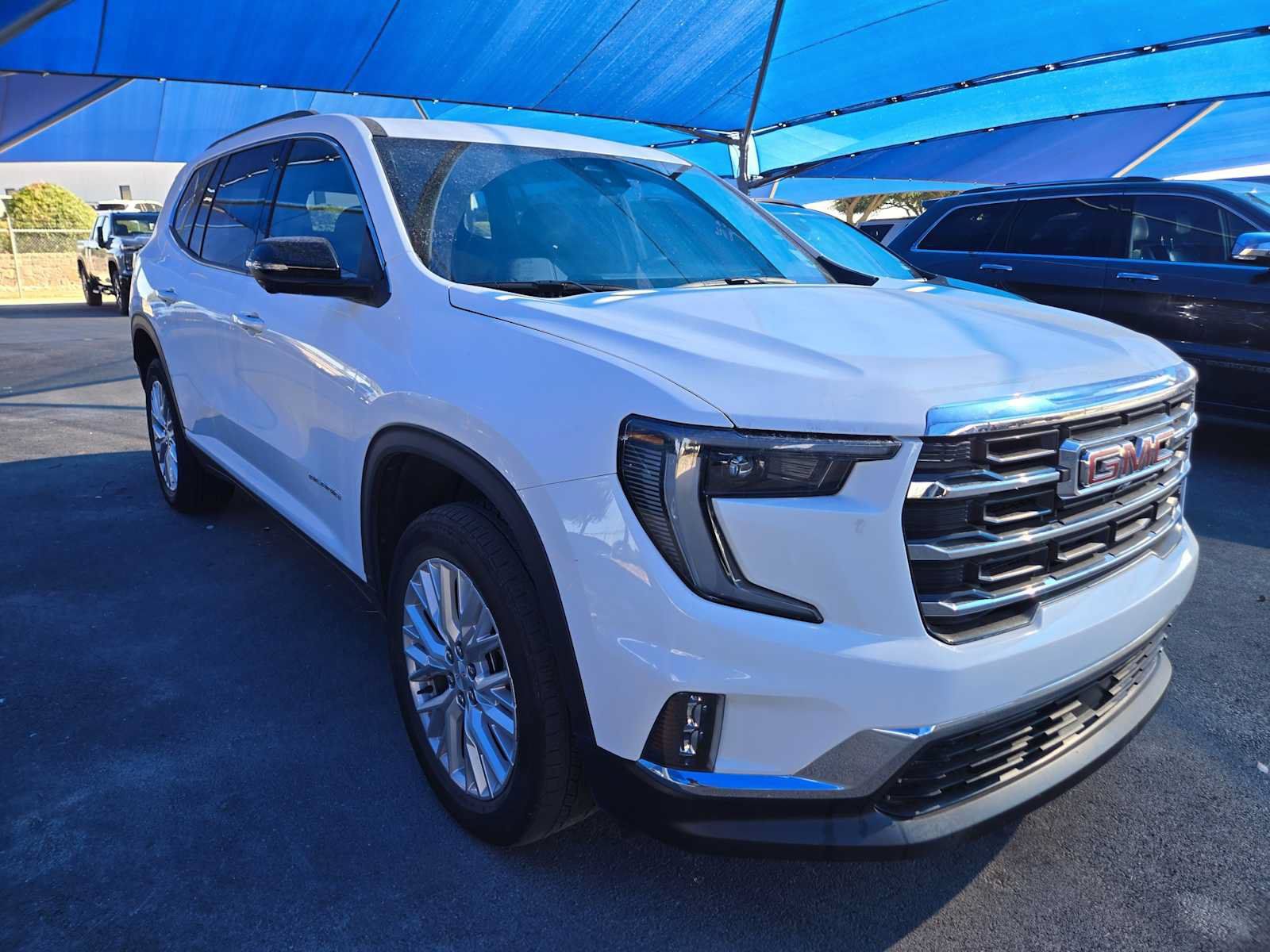 Used 2026 GMC Acadia Elevation w/ Elevation Premium Package FWD image 2