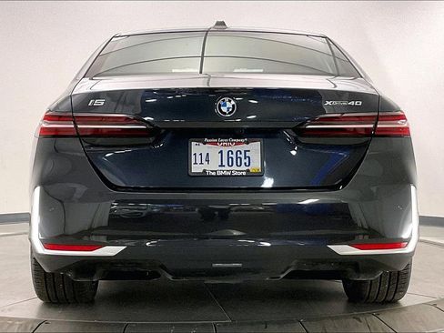 Used 2025 BMW i5 xDrive40 w/ Premium Package image 3